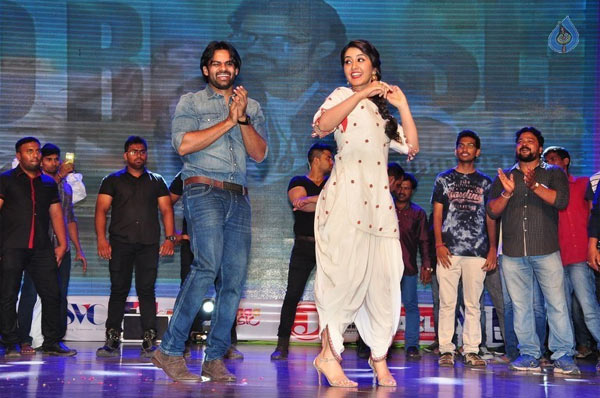 mega heroes audio functions,dance moments,allu arjun,ram charan,sai dharam tej,supreme audio launch,chiranjeevi  ఆడియో వేడుకల్లో మెగా హీరోల స్టైలే వేరు! 